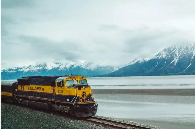 12 of the most beautiful winter train trips in North America that few people know about