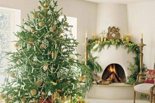 28 Christmas Mantel Decorations for Joyful and Cozy Holiday Gatherings