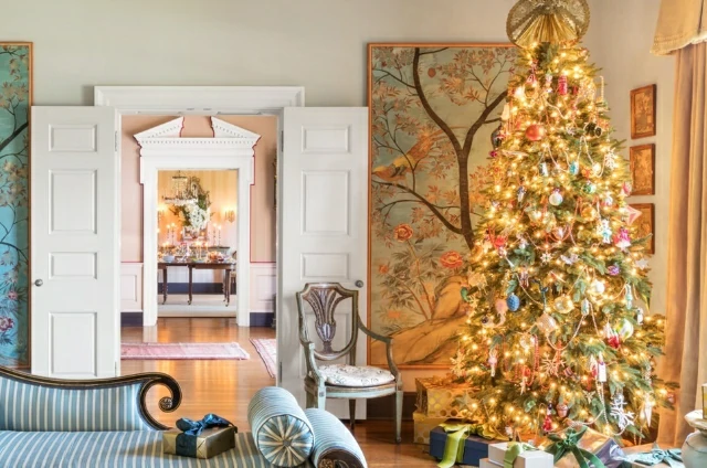 30 Chic Christmas Tree Decorating Ideas From Our Favorite Tastemakers