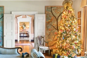 30 Chic Christmas Tree Decorating Ideas From Our Favorite Tastemakers